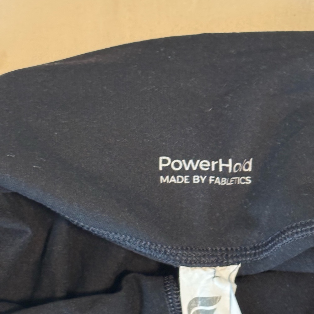 Fabletics Women's Black Leggings with Pockets and Mesh Sleek Design - Size L - Picture 5 of 7